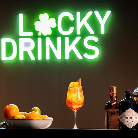 Acta The Clover Porto Luaran gambar