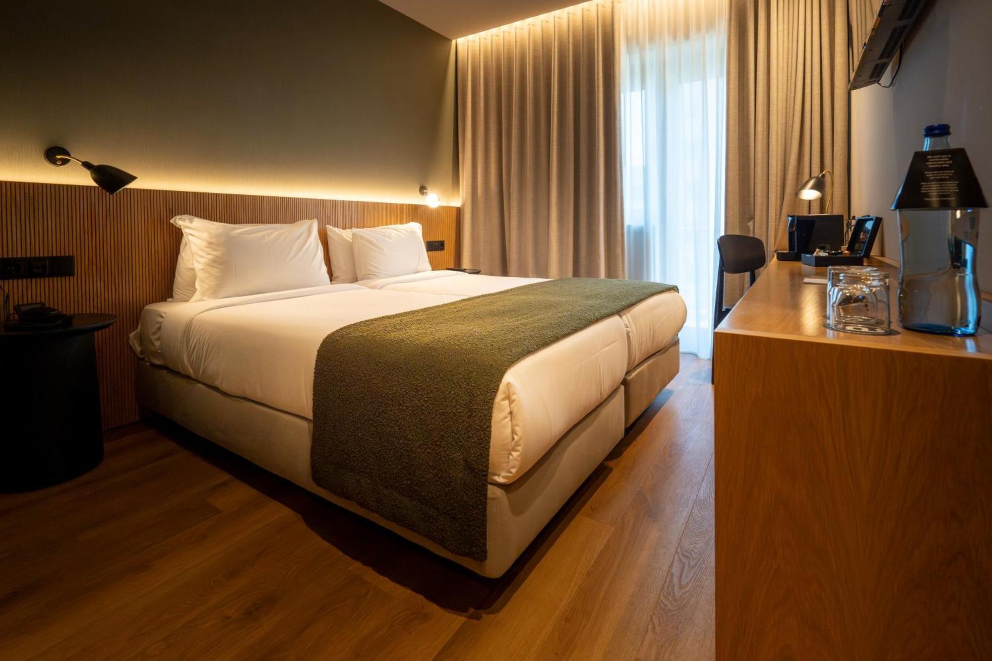 Acta The Clover Porto Luaran gambar