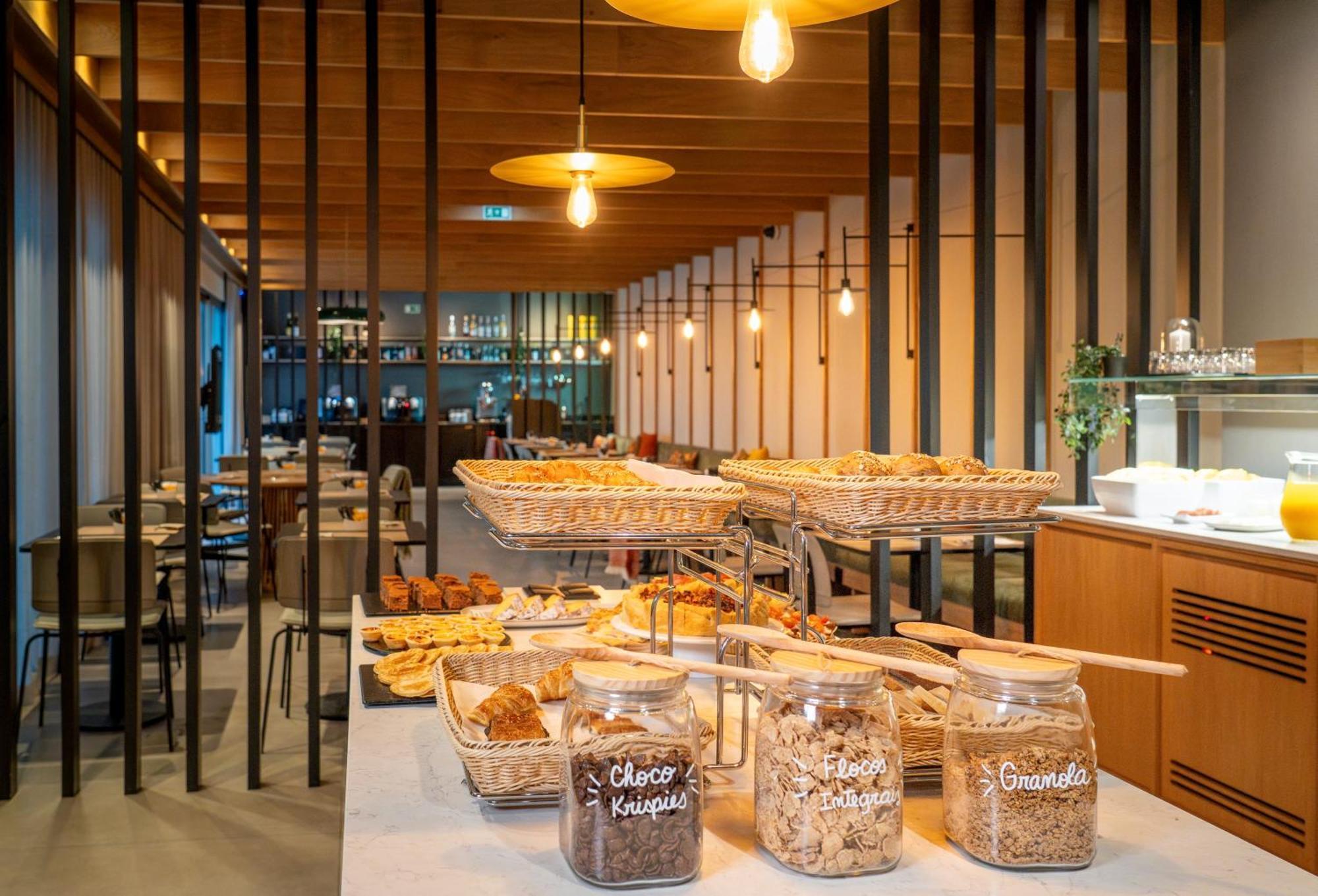 Acta The Clover Porto Luaran gambar